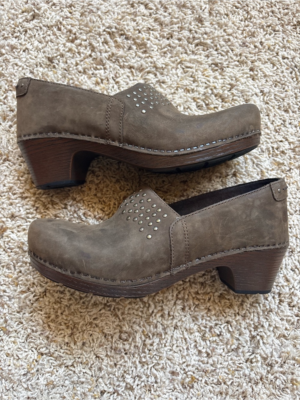 Dansko Mavis Stud Clog Nubuck Leather Brown Sz 37